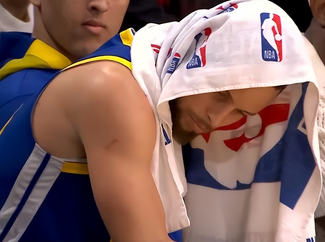 勇士输湖人赛后采访,勇士输球库里点名