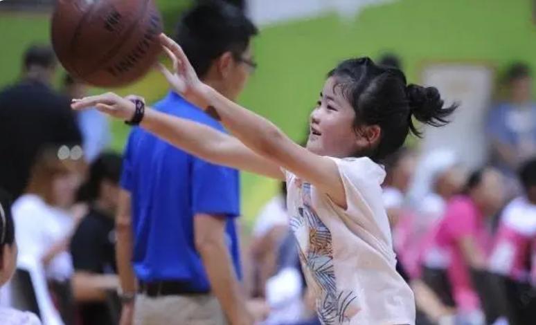姚明女儿最新身高,姚明女儿12岁身高已超1米7