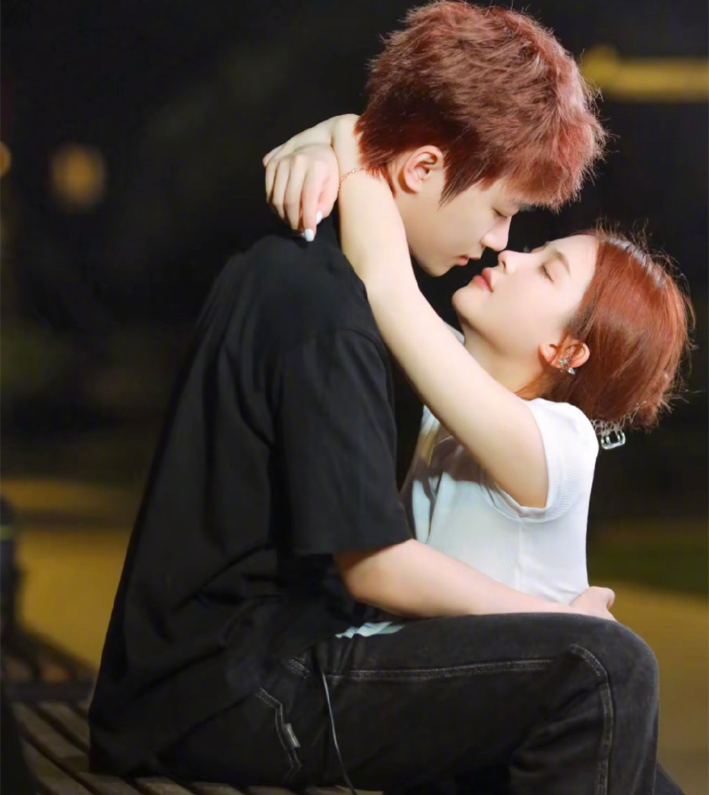 不求人和汤圆是不是分手了,不求人与汤圆宣布分手各主播反应