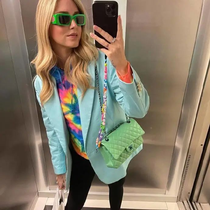 宇宙时尚博主被质疑衣品？！网友吐槽：她的穿搭我真看不懂…