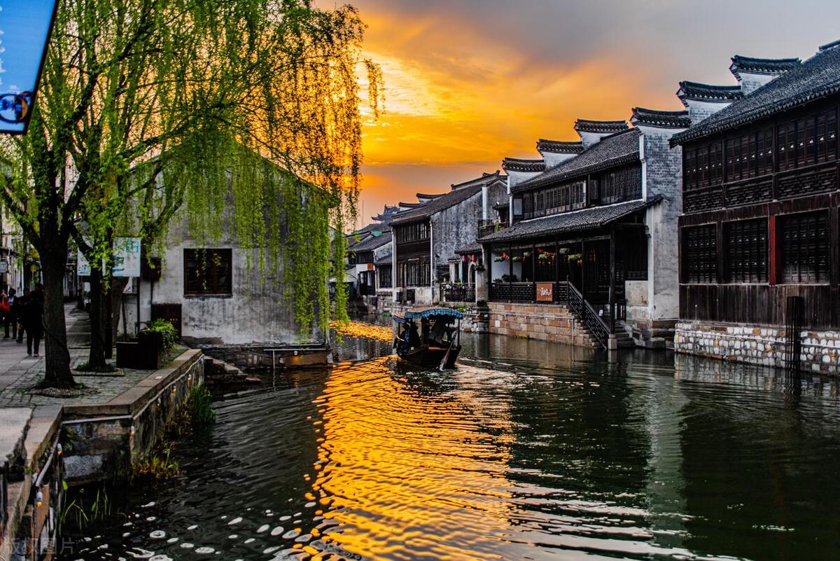 相思在长江，相守在铃声，离愁在天涯