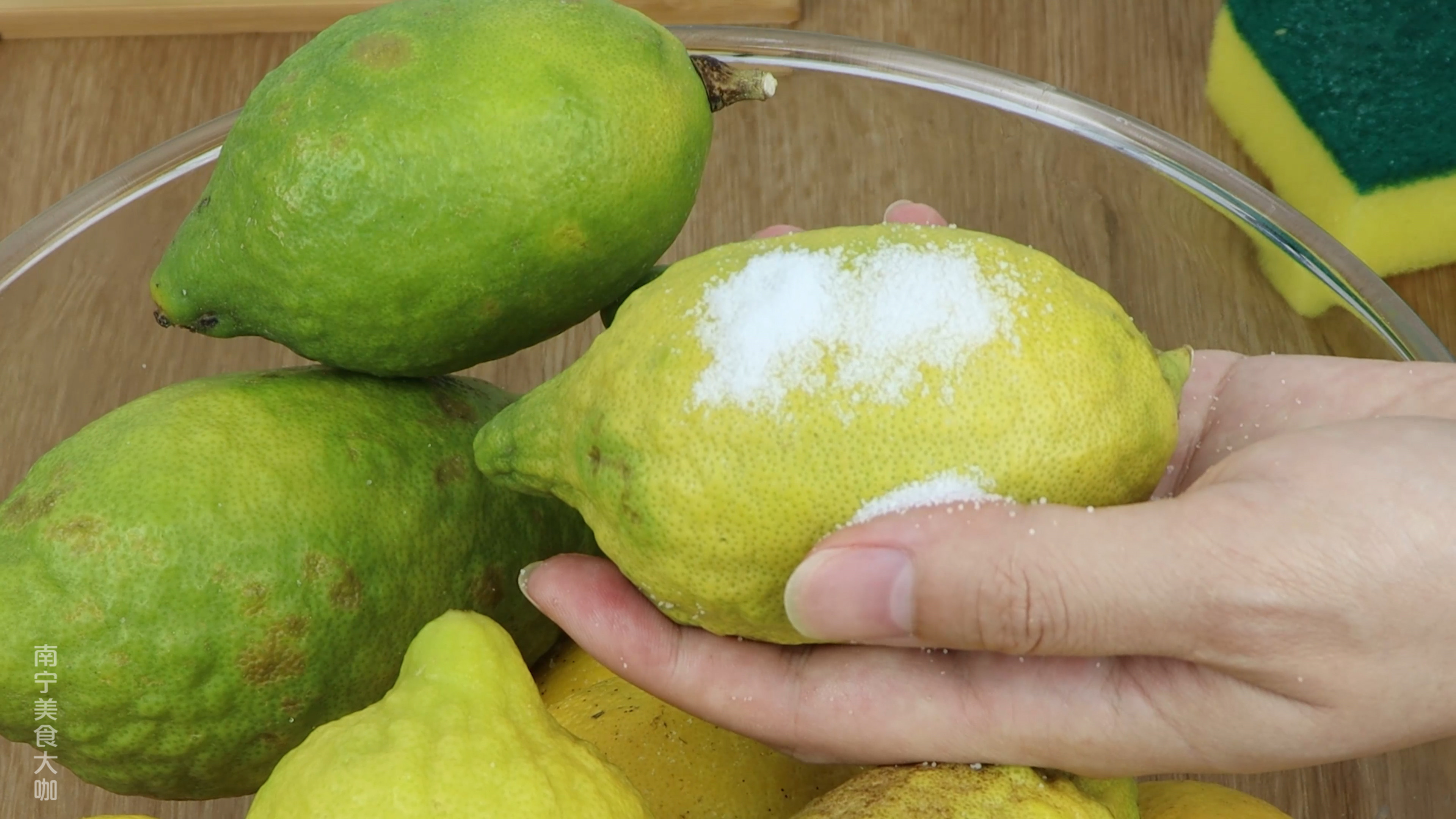 1分钟学会蜂蜜柠檬茶的做法,30元一斤的柠檬茶怎么做