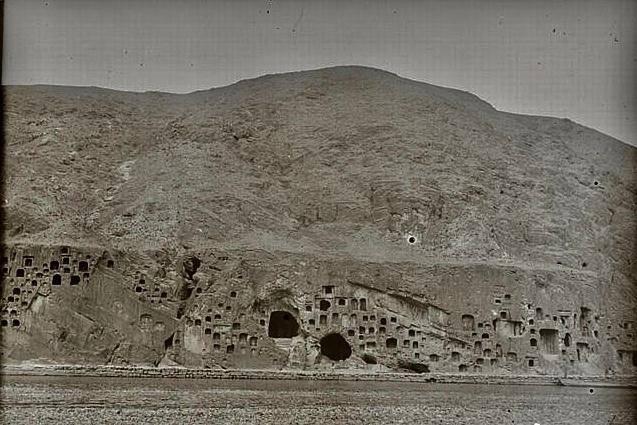 侵华日军*行暴**照片，女子为活命，脱衣服让日本人拍摄，*辱侮**致死