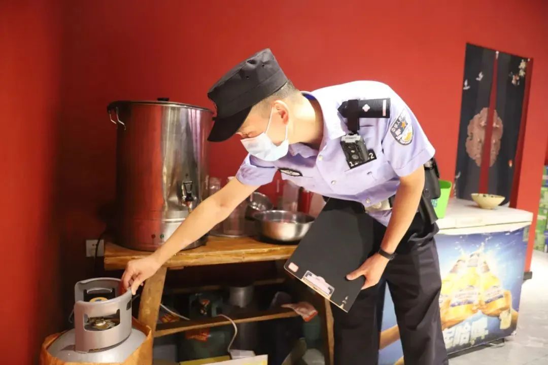 夏季治安打击整治“百日行动”丨尽锐出战！河南洛阳公安全力开展夏夜治安巡查宣防第二次集中统一行动