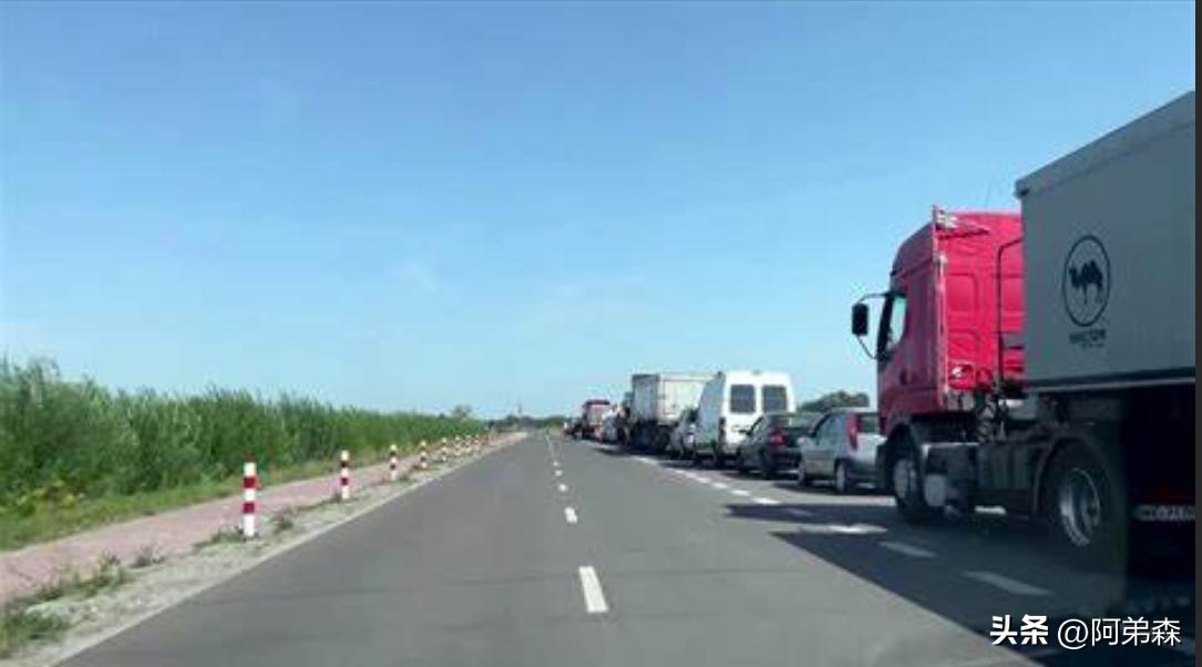 这位波兰大哥排队三天买不到煤，他无法接受为何煤炭会如此抢手