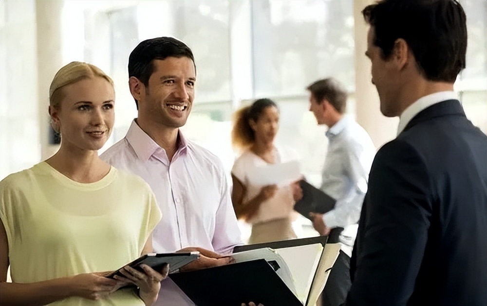 最近网上很火的润唇膏,最近很火的变色润唇膏