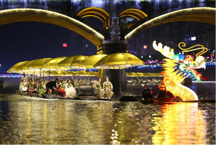 2023世界华服大会品贡茶悦宣恩