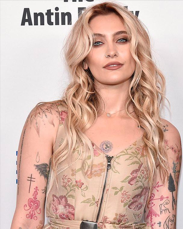 杰克逊女儿写真照,杰克逊和女儿的近照