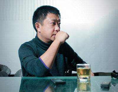 四川农村穷小伙，开火锅店暴富，逆袭成新加坡首富，凭啥？