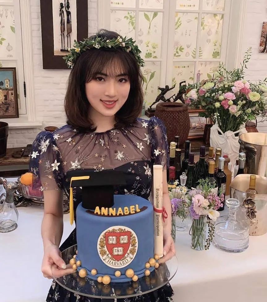 高调亮相戛纳，章泽天真没怀三胎？