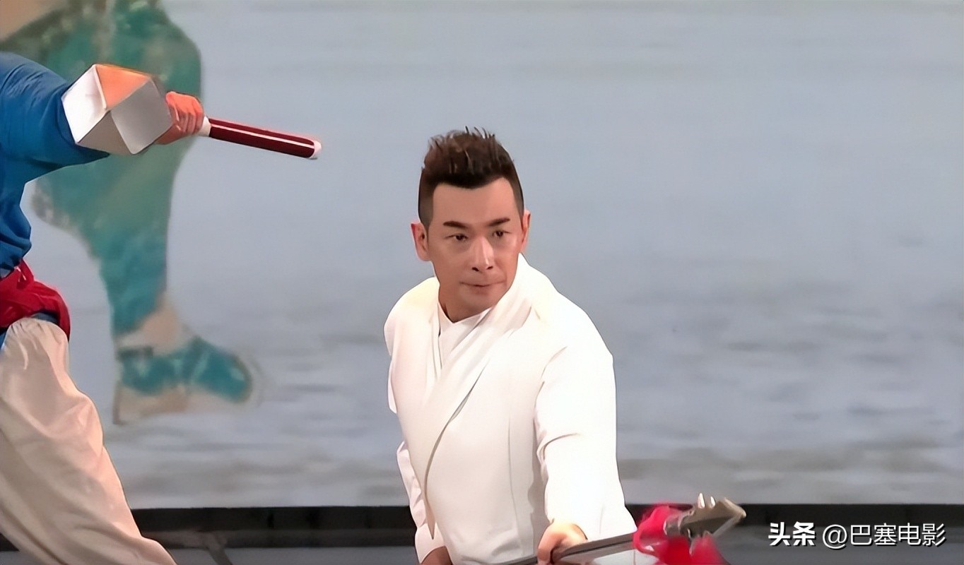 兔年春晚撒贝宁节目,春晚撒贝宁高跟鞋