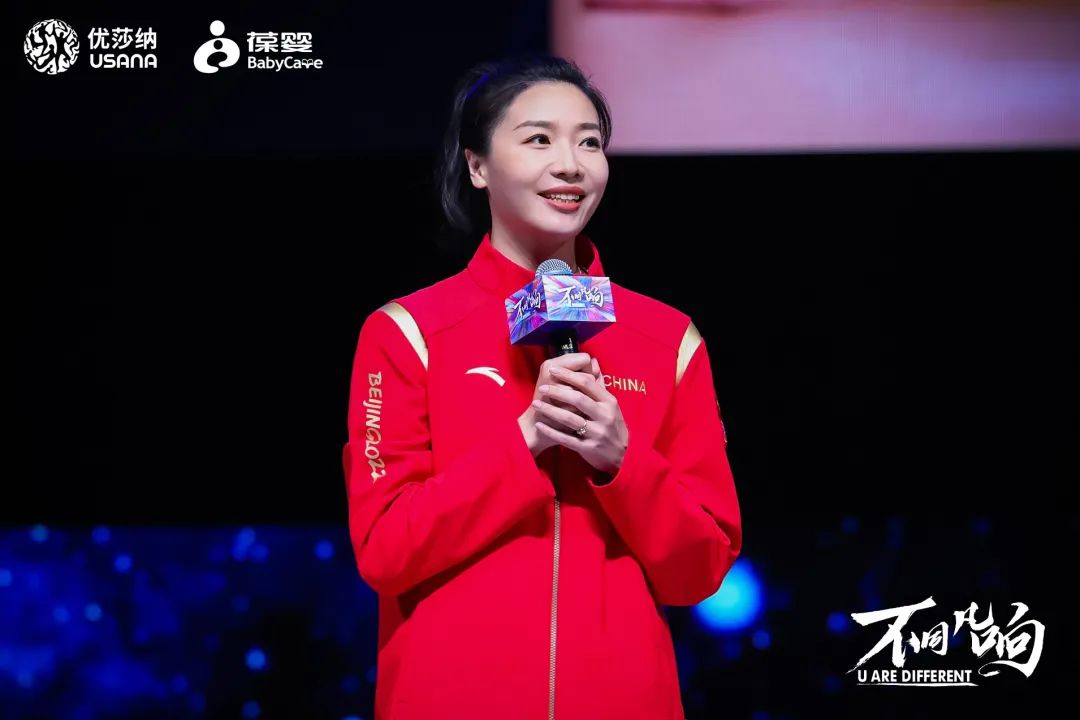 中国女排亮相庆典上军人高喊,中国女排队长让人泪目