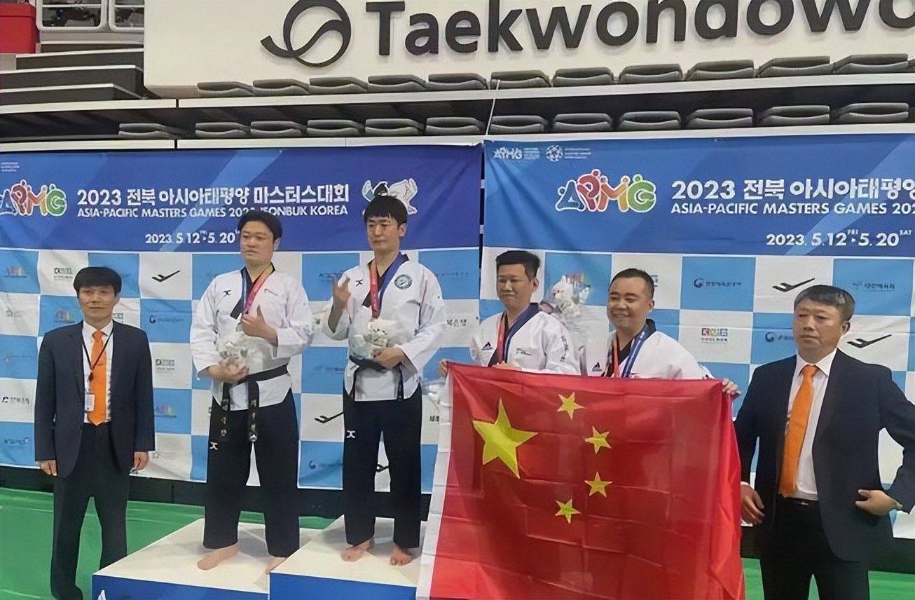 台湾运动员获奖举五星红旗,台湾选手领奖举五星红旗