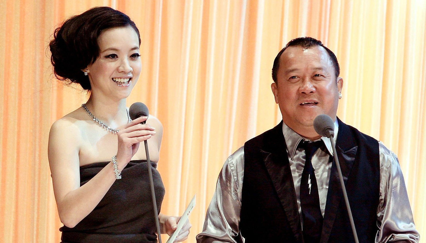 曾宝仪晒曾志伟庆生照,曾宝仪发文透露曾志伟病况