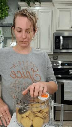 猫咪疯狂的吃猫砂,猫咪吃的猫砂是怎么做的