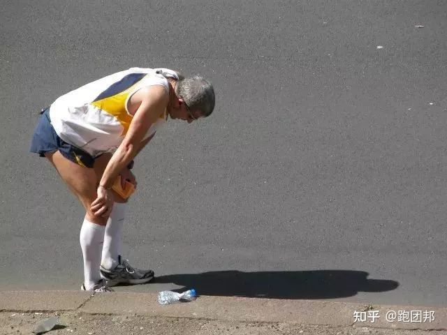 跑步时腿抽筋了应该怎么办,跑步抽筋怎么急救