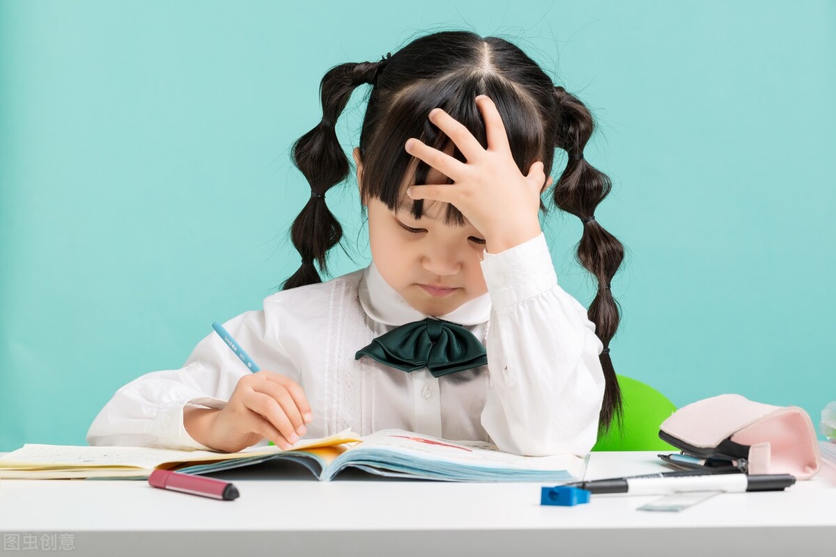 妈妈辅导孩子作业崩溃的瞬间,妈妈教孩子写作业崩溃急救无效