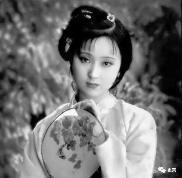 眯眯眼审美战再升级，到底谁在辱华？