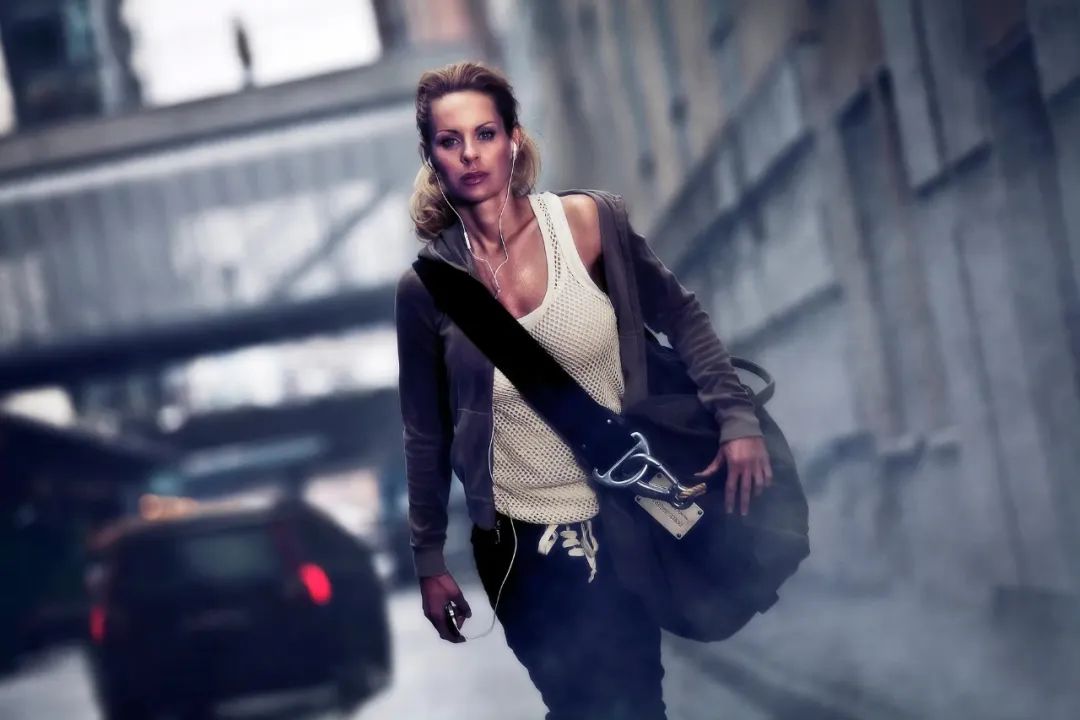 相爱20年不结婚，这对姐弟恋火了！网友：一物降一物，孤狼配悍妇