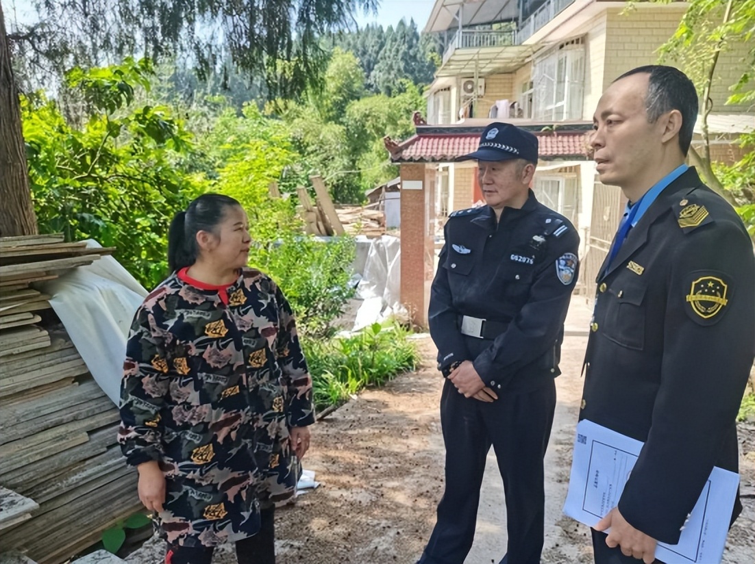 假冒煤气公司员工上门作案,上海销售伪劣产品煤气灶被判刑