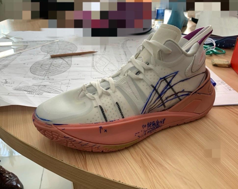 李宁超轻2022v2元年,李宁今年的新球鞋