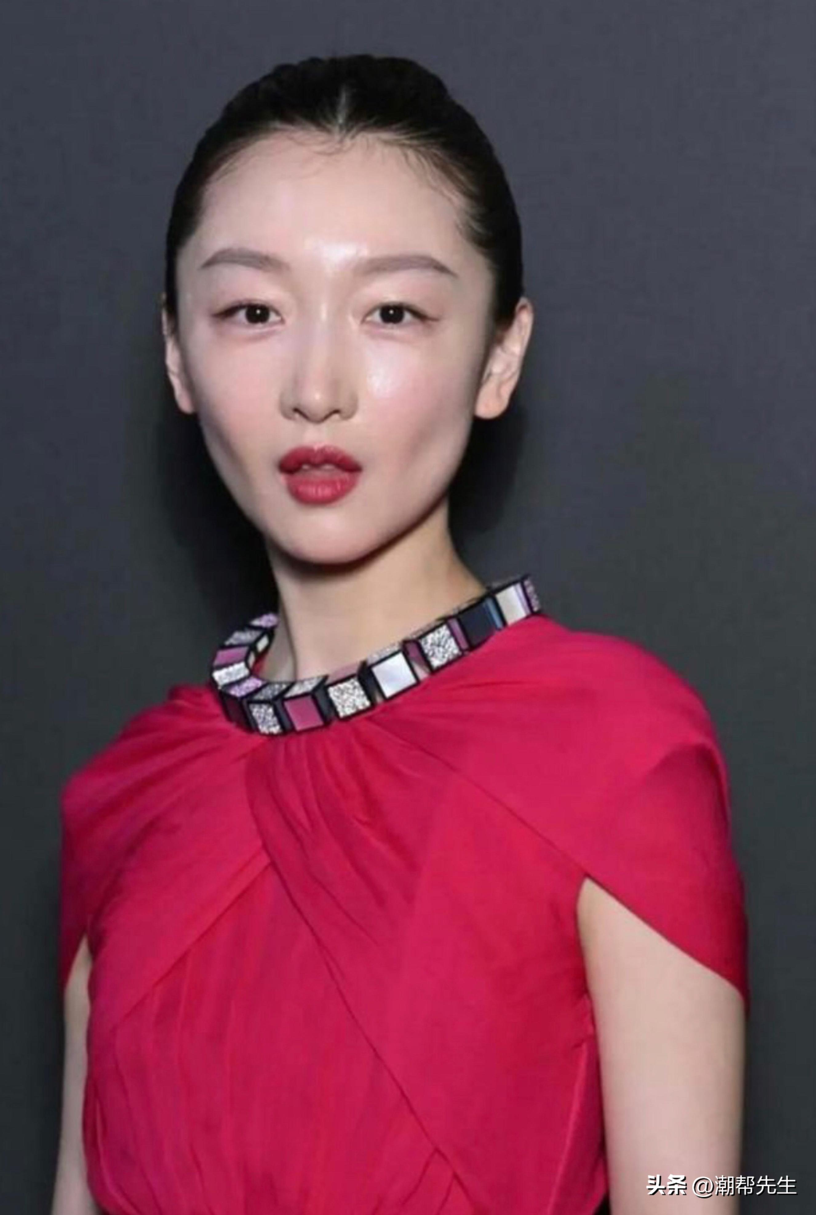 周冬雨走红毯换造型师了吗,周冬雨造型改变思路