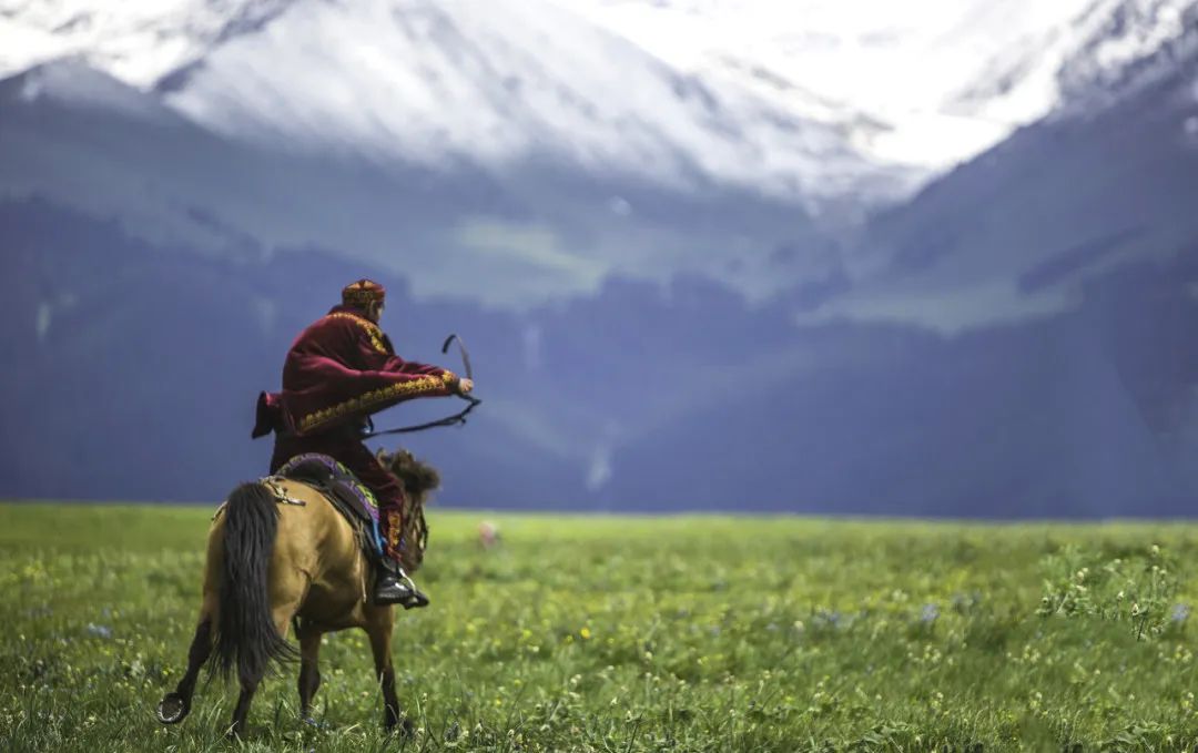 那拉提空中草原雪景照片,大草原的壮丽雪景图