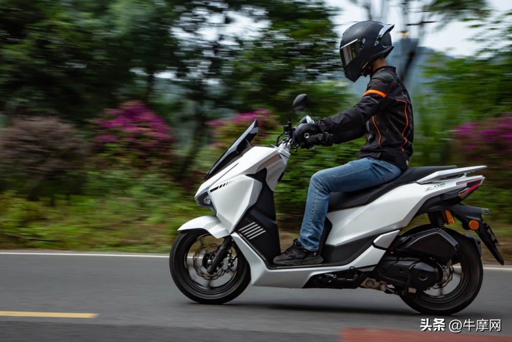 试驾豪爵150踏板,质量好的国产150跨骑推荐