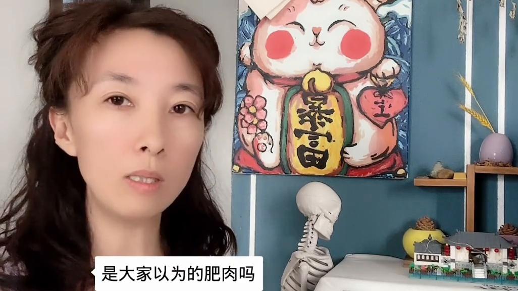 挺着大肚子的专家,瑜伽体态大师