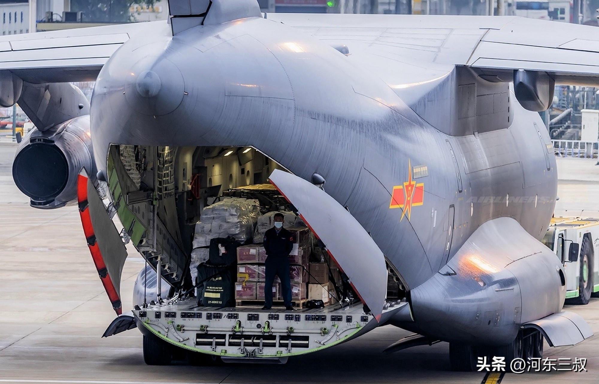 伊尔76民用运输机,伊尔76运20起飞