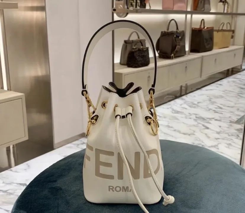 fendi长城大秀面试,fendi展示了什么