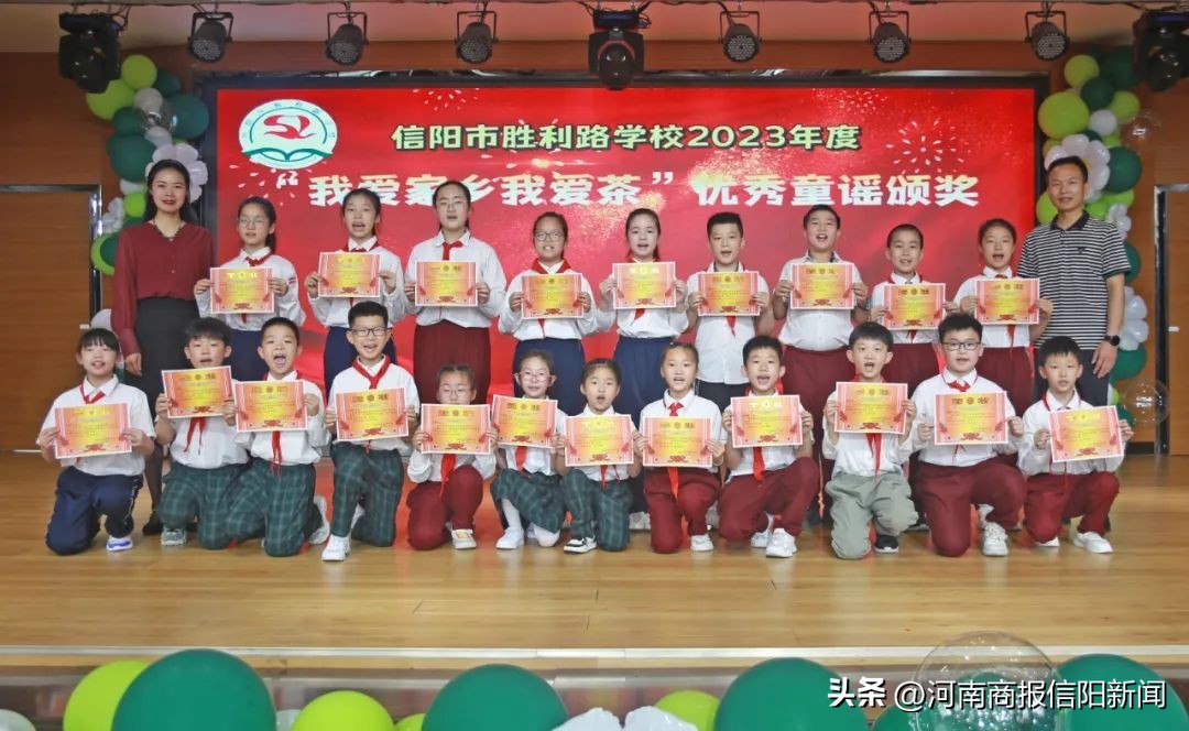 文艺汇演啦啦操操场,啦啦操文艺汇演中学