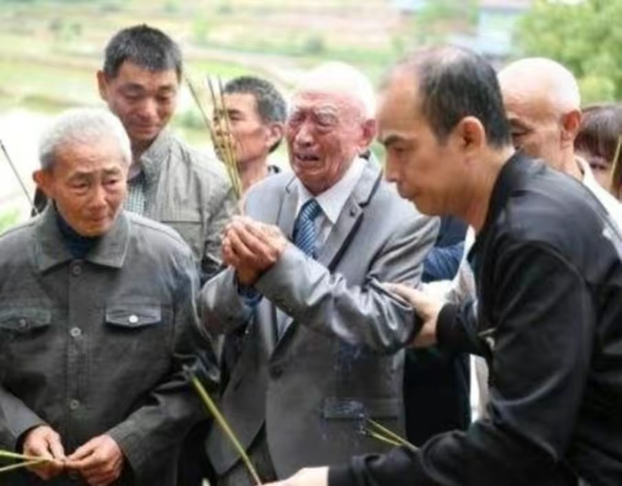 寻亲记录台湾老兵寻找70年前女儿,87年台湾老兵大陆寻亲的故事视频