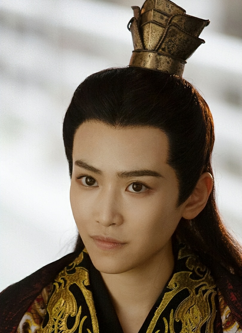 漂亮书生鞠婧祎女扮男装惊艳全场,鞠婧祎女扮男装头发散开看呆众人