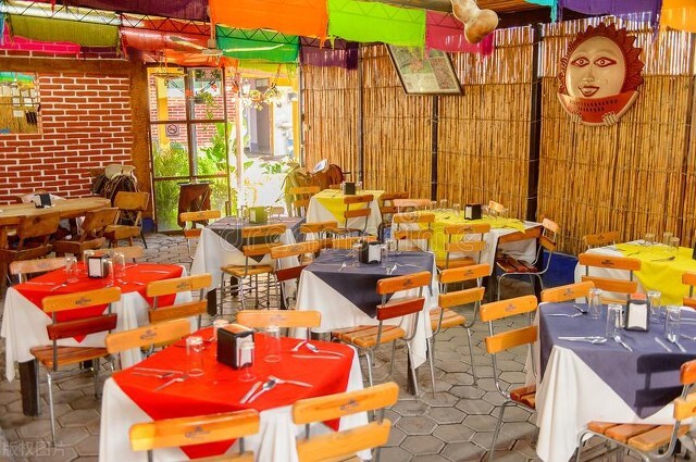 可儿和宇晟在餐厅吃饭,宇灿不约而至