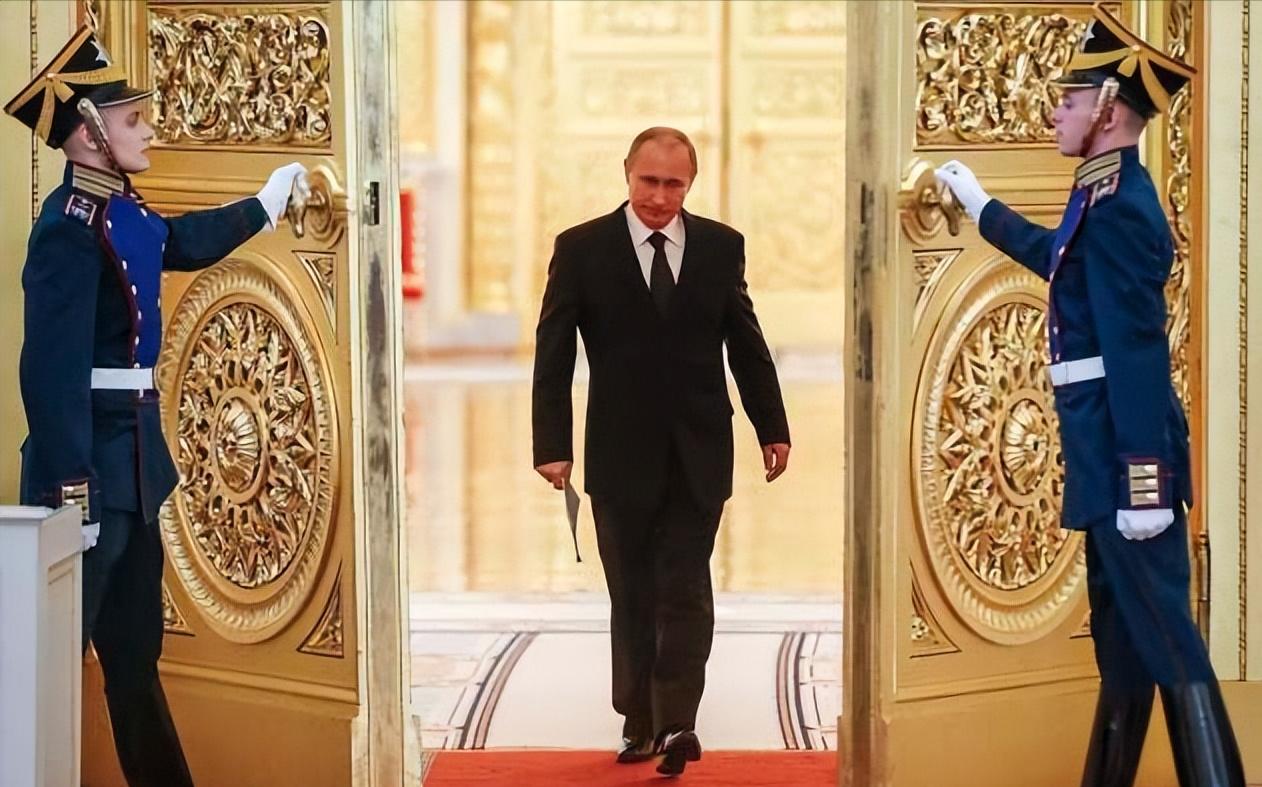 普京为什么走路左手不摆动,普京为什么走路总是一只胳膊不动