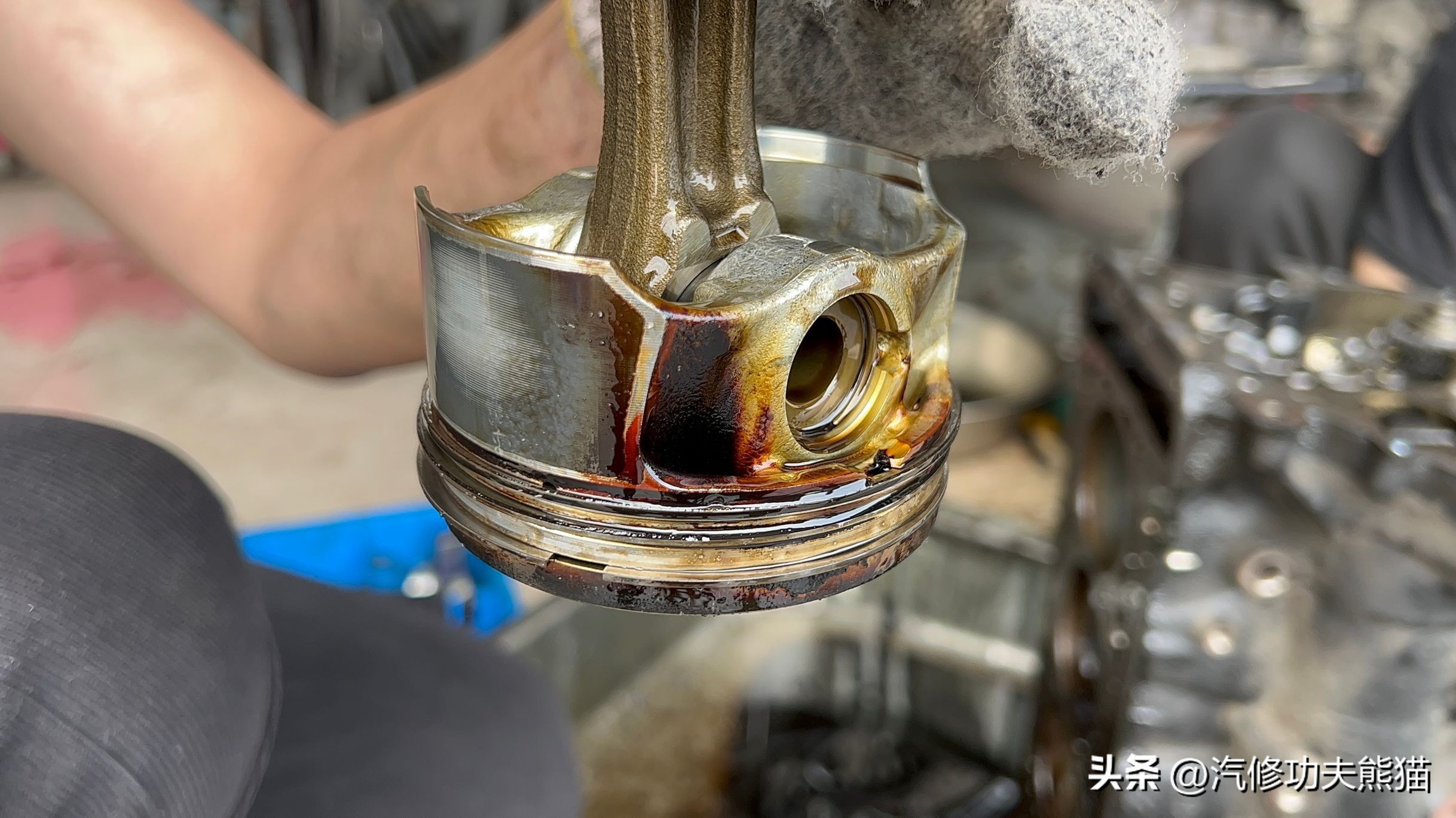 奥迪A4L烧机油！*草烟**公司是让你们烧*草烟**烧钱，我们让你不烧机油