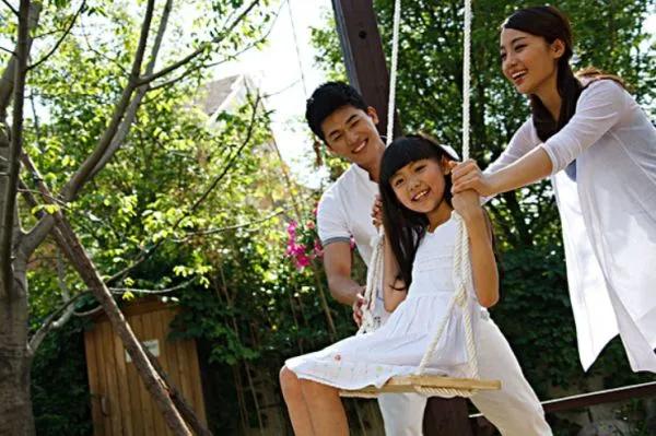 年轻人不能太贪心,年轻人不愿意生孩子就是自私么