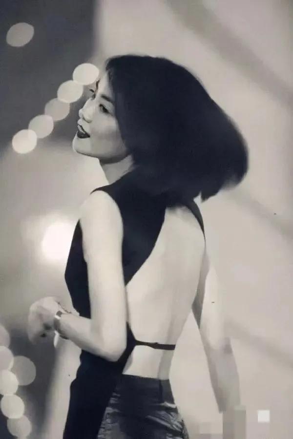 “时尚天后菲，比西太后马吉拉还牛B！”