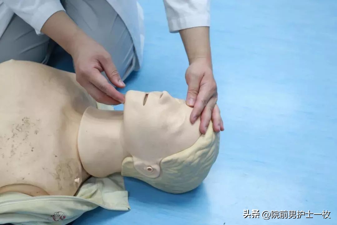 急救溺水者的方法图片,溺水急救误区及科学直播回放