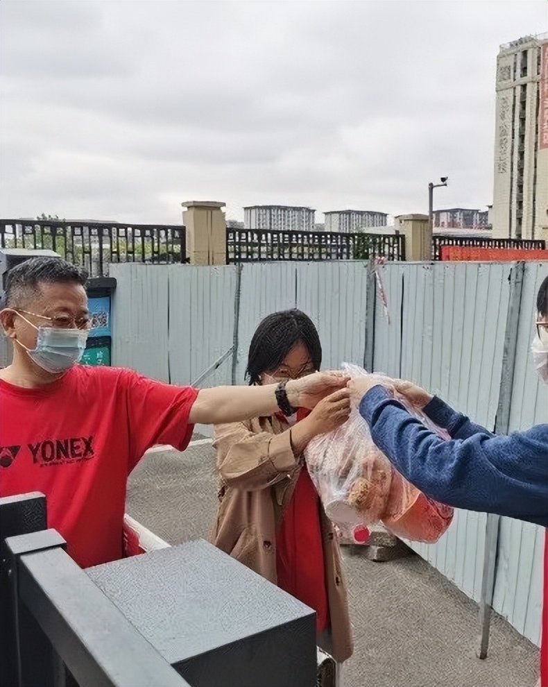 抗疫坚守一线岗位,坚守岗位奋战抗疫急救第一线