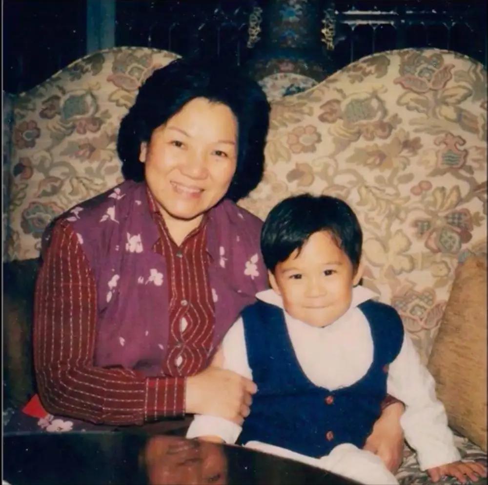 霍英东有10个儿子，为何将三分之二的遗产，给了大房的3个儿子？