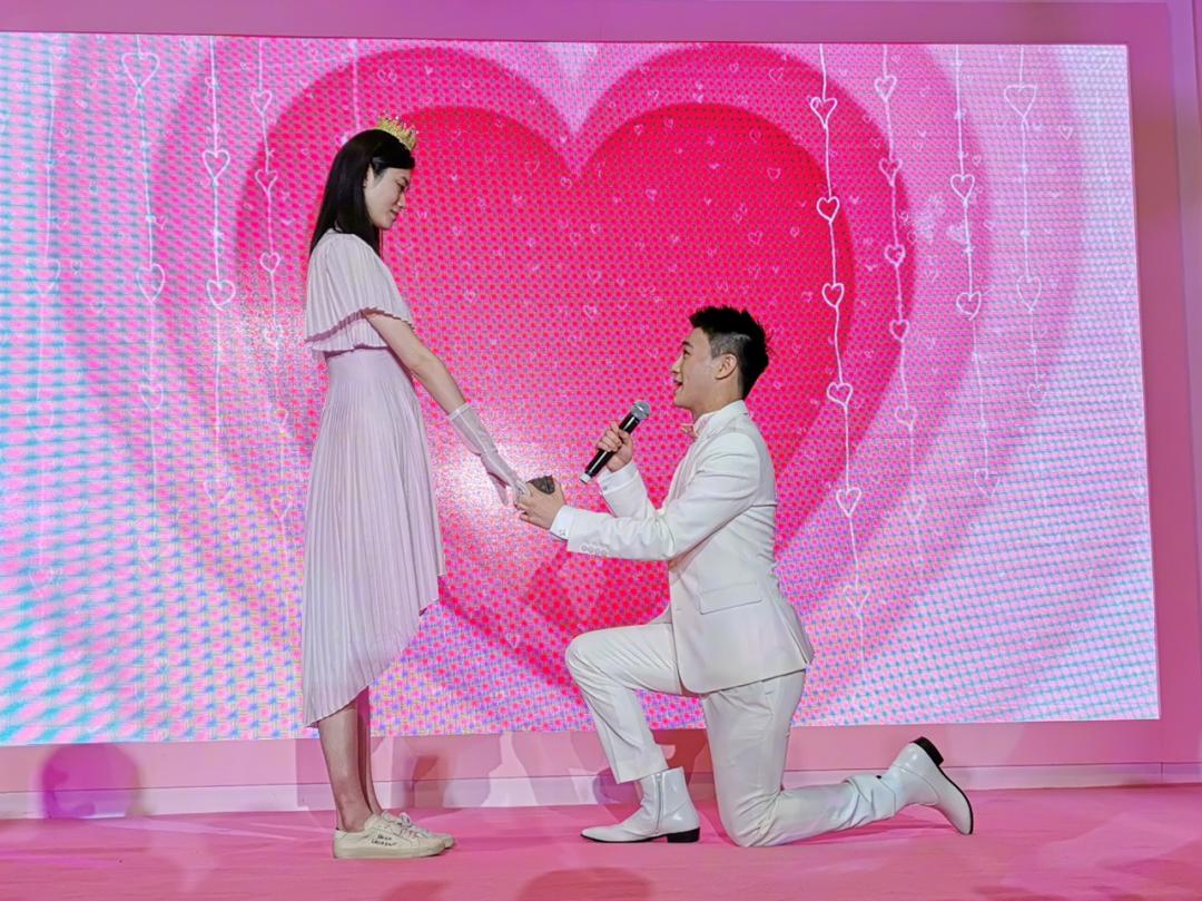 高调亮相戛纳，章泽天真没怀三胎？