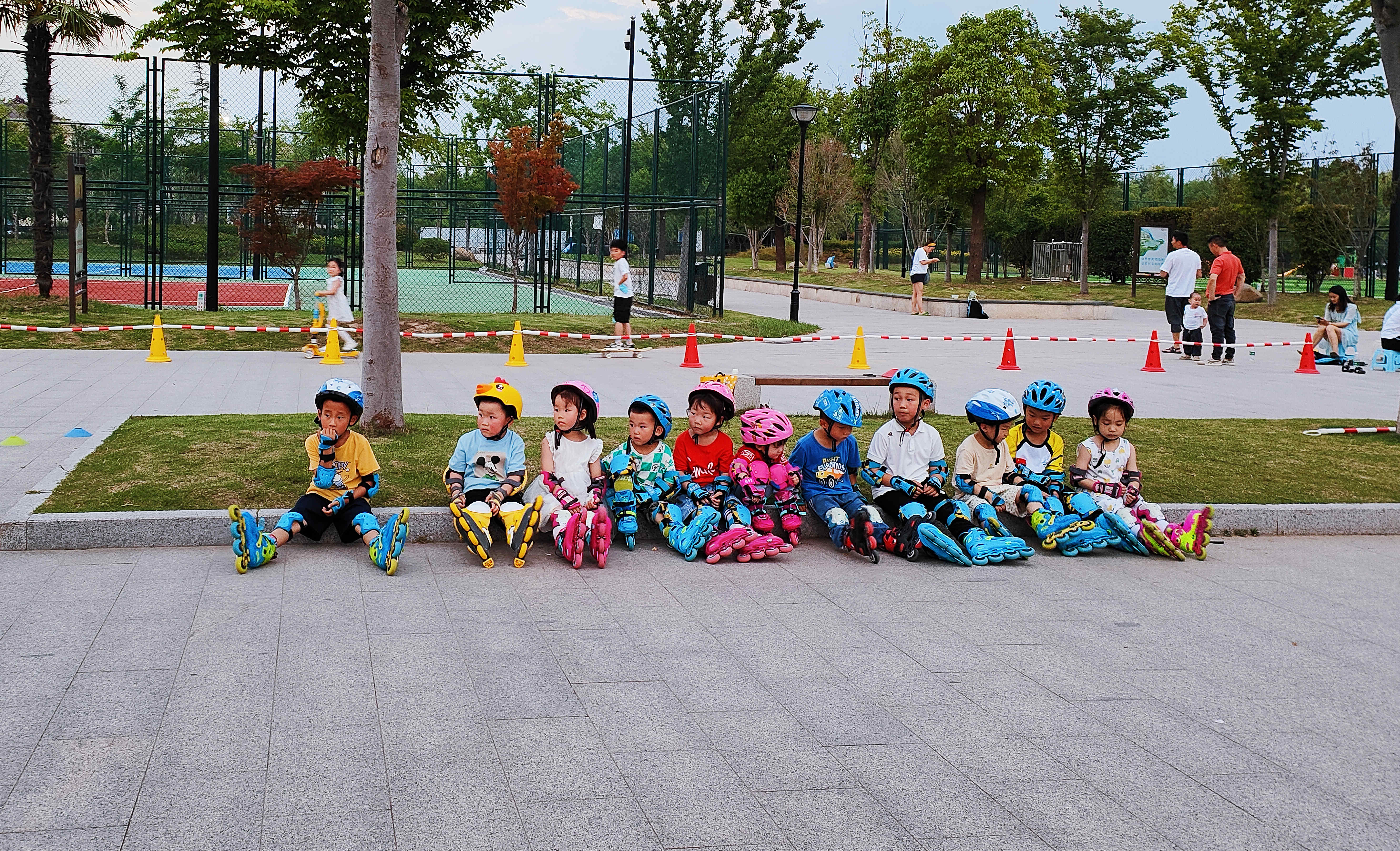 萌趣好物，释放天性，柒小佰小怪兽溜冰鞋让孩子开启新运动方式