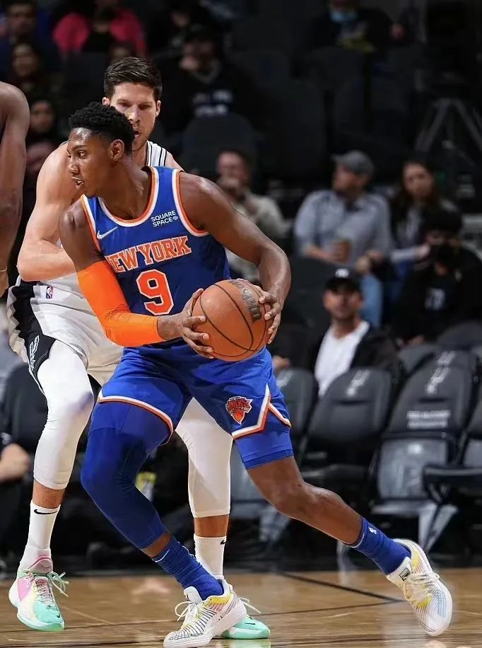 puma发布future足球鞋,新一代pumafuture战靴