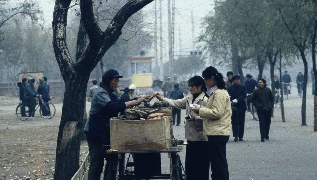 侵华日军*行暴**照片，女子为活命，脱衣服让日本人拍摄，*辱侮**致死