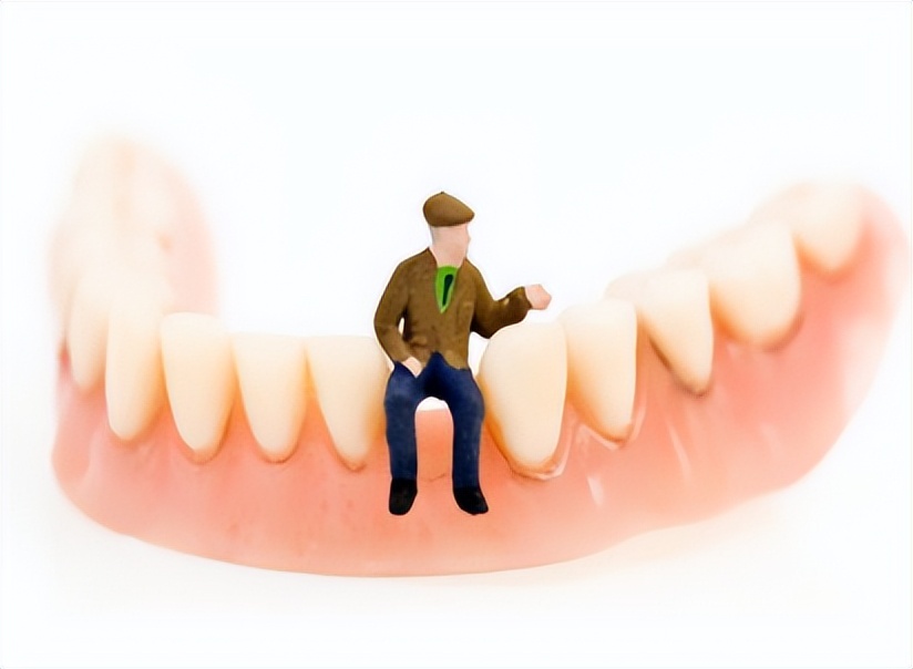 你的假牙什么时候掉,你的假牙够干净吗
