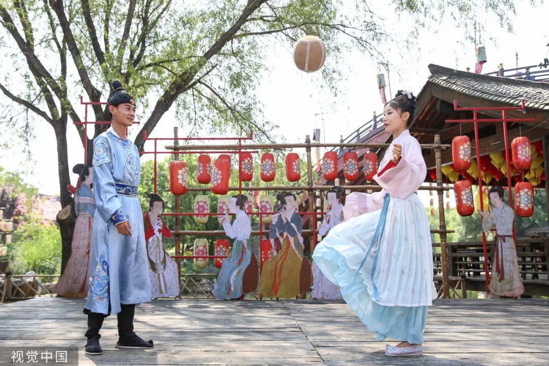 足球十大经典诗词,关于春天踢足球的诗句