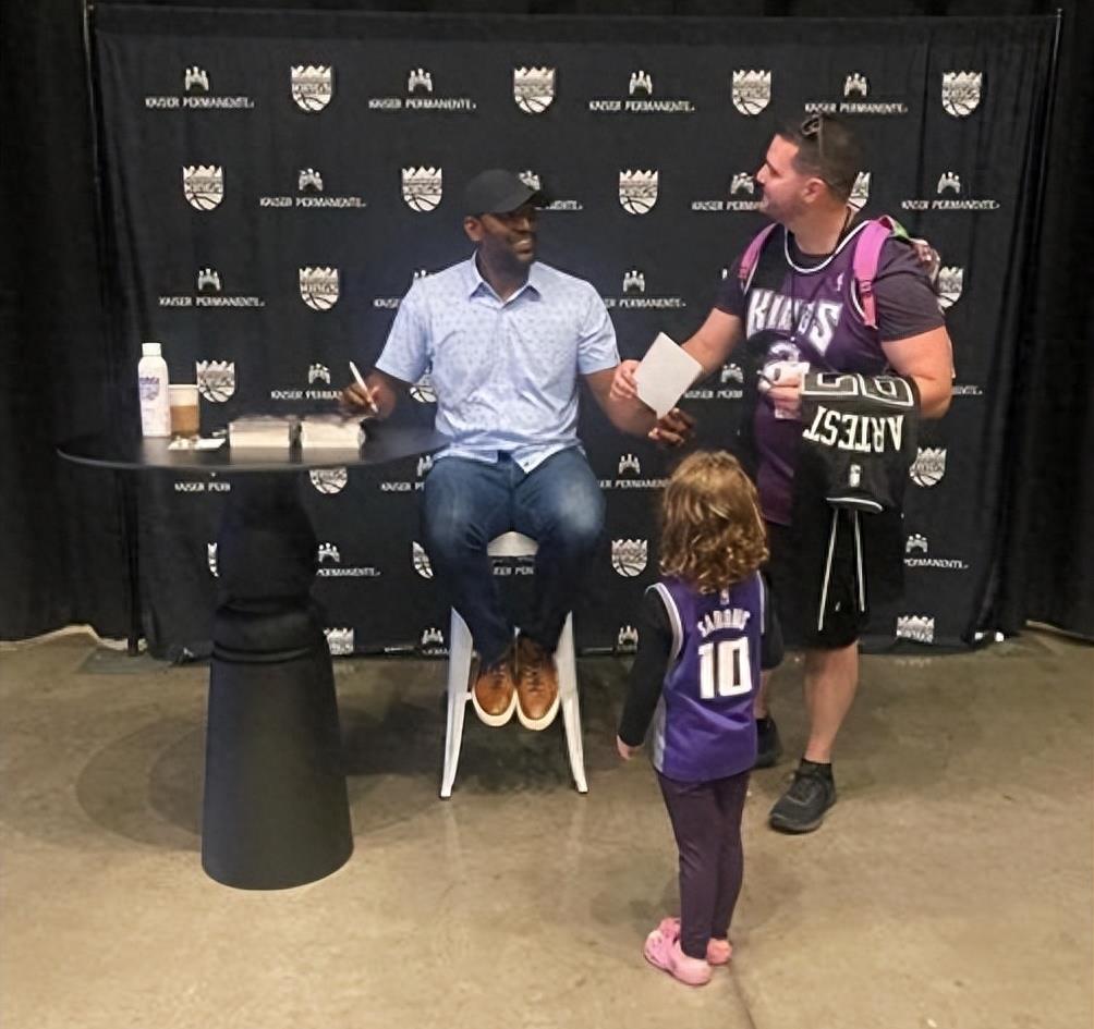 中国女歌手爱上外籍黑人，同居后被家暴至肛裂，如今40岁无人敢娶