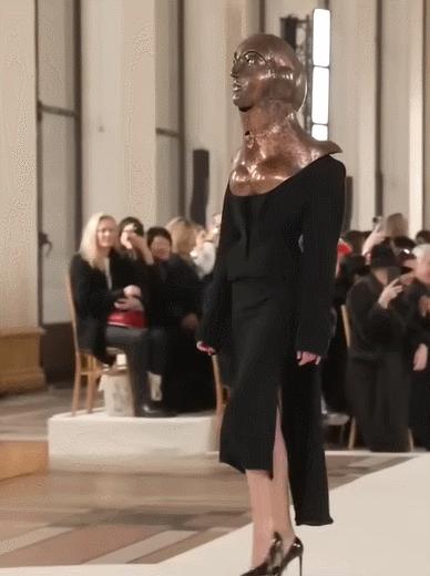 巴黎时装周男模体态,巴黎时装周2019泳装秀